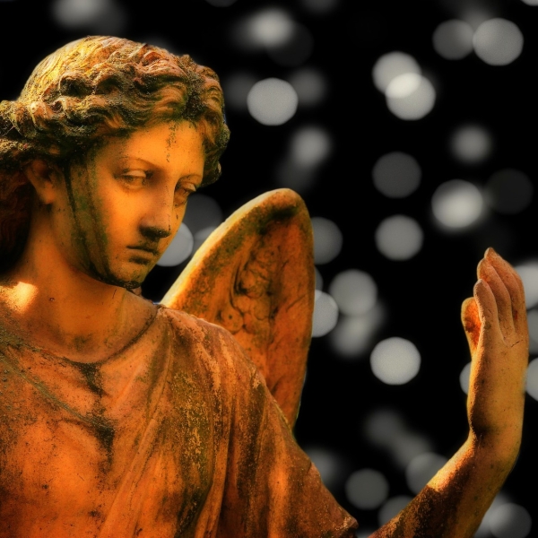 Illustration représentant la statut d'un ange